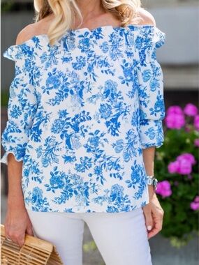 Tuckernuck Off-Shoulder Floral Boxy Cropped Blouse